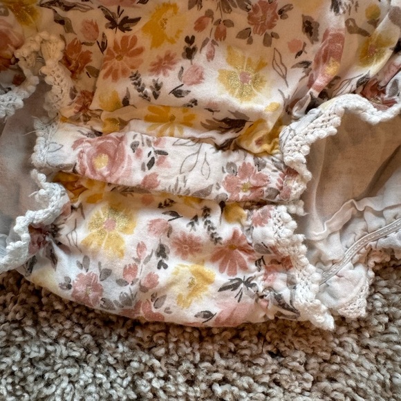 Dylan & Abby Baby Girl Floral Ruffle Romper boho vintage- Size 6-9 Months - Picture 5 of 7